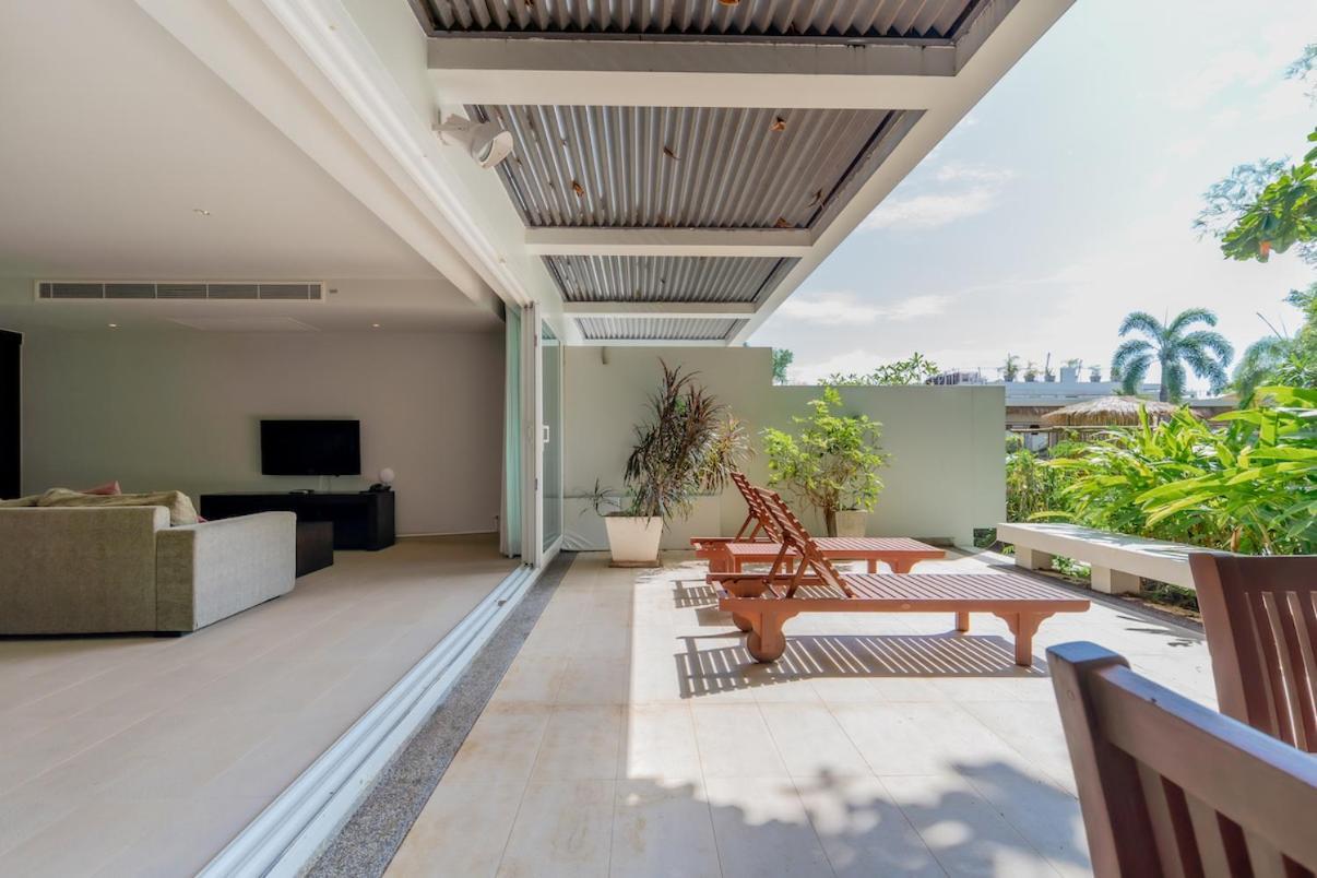 Poppy Beachfront Residence Rawai Room photo