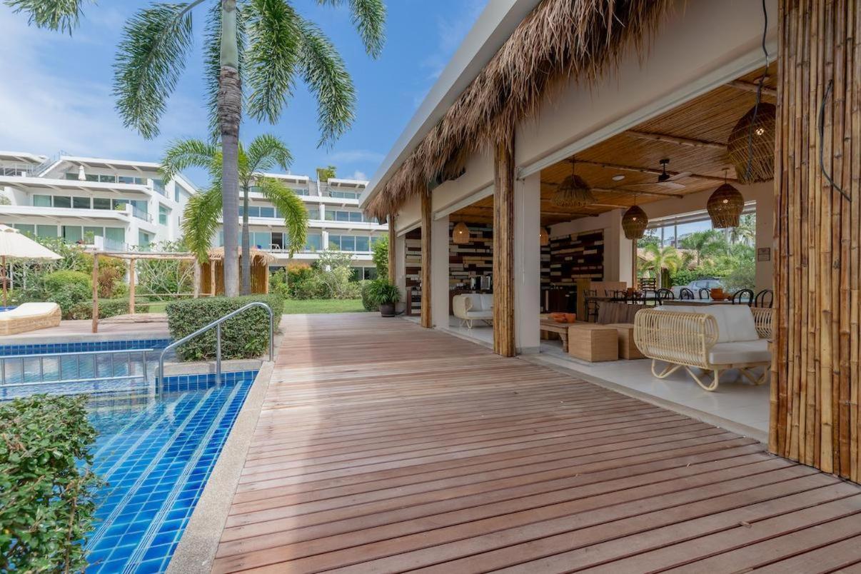 Poppy Beachfront Residence Rawai Room photo