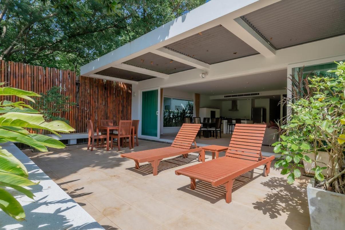 Poppy Beachfront Residence Rawai Room photo