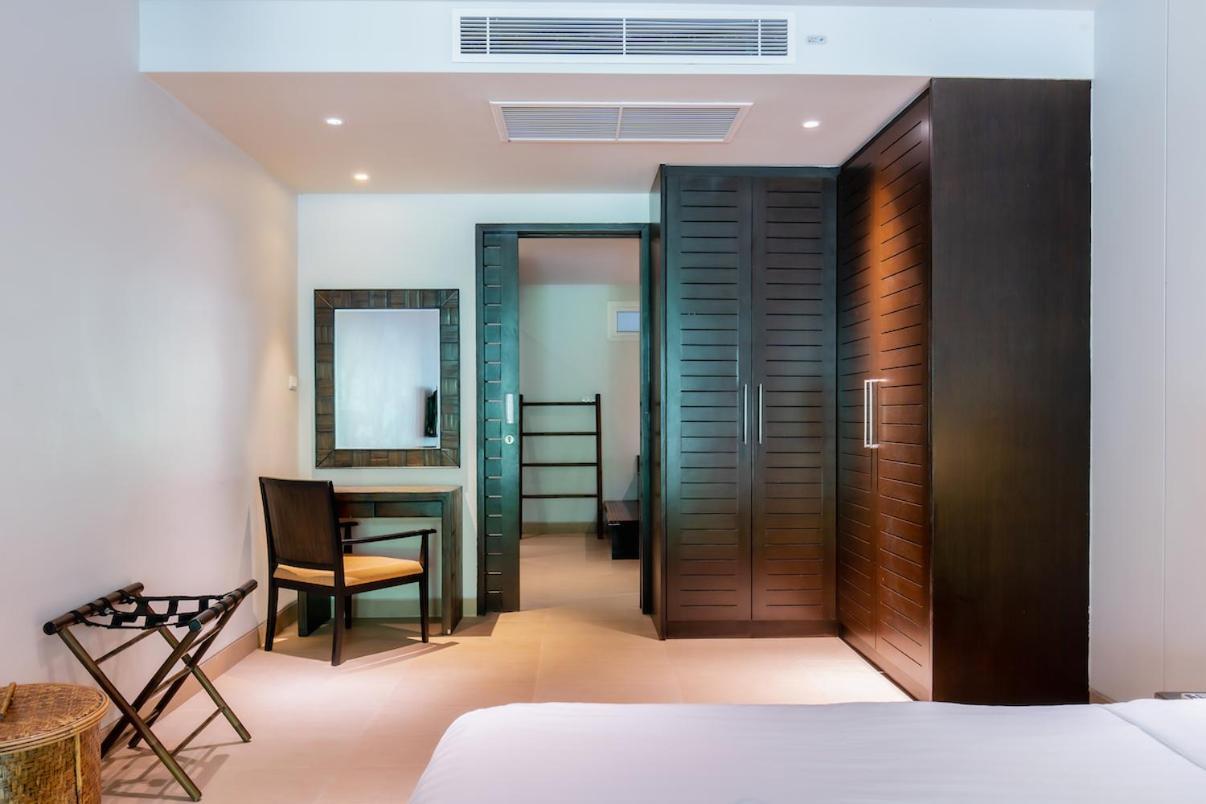 Poppy Beachfront Residence Rawai Room photo